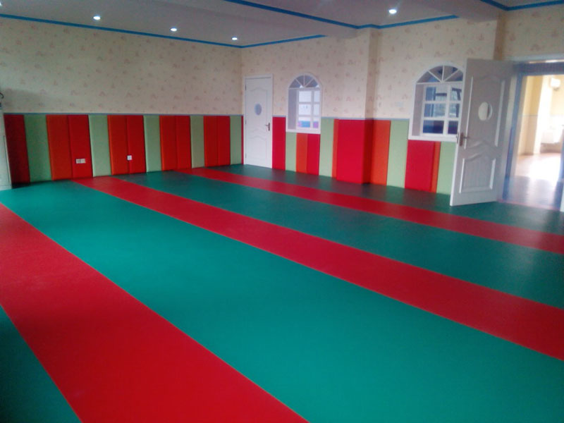 石家莊辛集久圳PVC運(yùn)動(dòng)地板 乒乓球羽毛球籃球運(yùn)動(dòng)地膠 健身房耐磨地板膠廠家